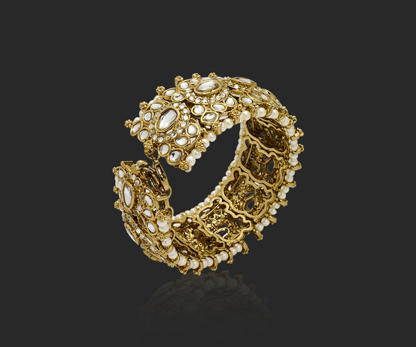 Divine Aura Kundan Bracelet