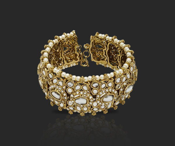 Divine Aura Kundan Bracelet